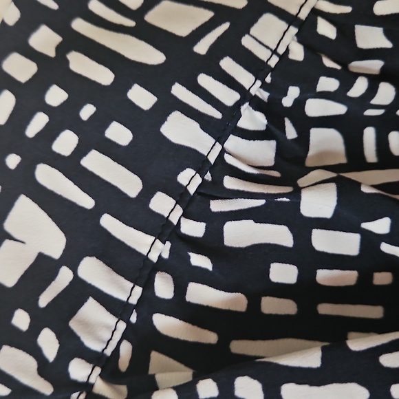 Banana Republic XXL Monochrome Geometric Blouse NWOT - Picture 6 of 8